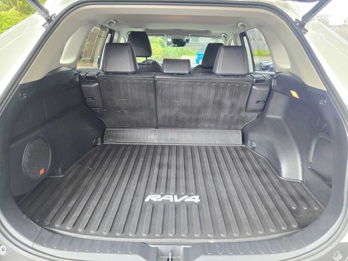Used 2021 Toyota RAV4 XLE Premium AWD/4WD image 14