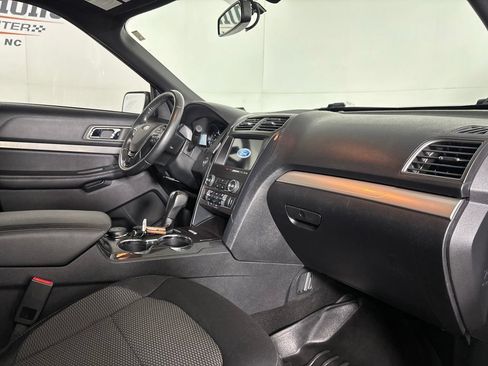 Used 2019 Ford Explorer XLT w/ Equipment Group 201A AWD/4WD image 31