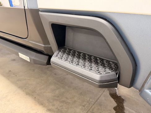 Used 2022 Chevrolet Silverado 2500 High Country w/ Z71 Off-Road Package image 21