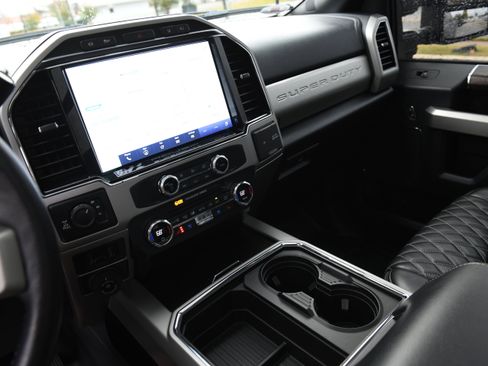 Used 2022 Ford F250 Lariat w/ Black Appearance Package image 29