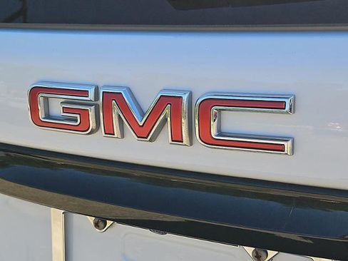 Used 2023 GMC Terrain SLE w/ Driver Convenience Package image 26
