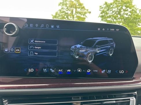 Used 2024 Chevrolet Traverse RS image 39