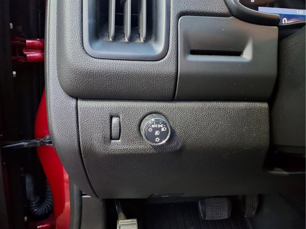 Used 2019 Chevrolet Colorado LT w/ LT Convenience Package RWD image 11