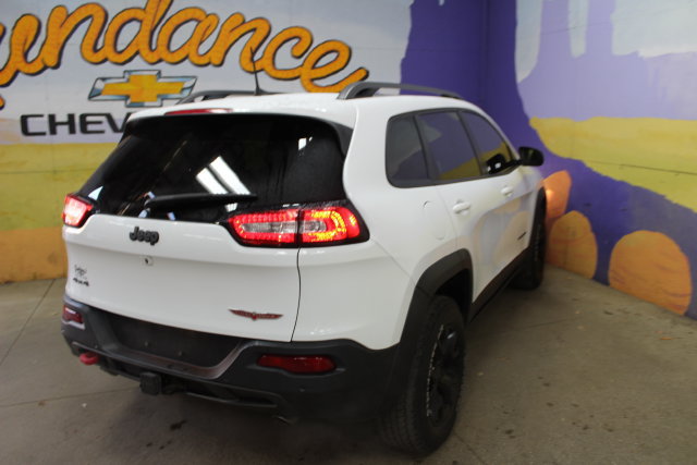 Used 2018 Jeep Cherokee Trailhawk AWD/4WD image 8