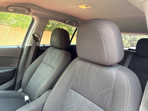 Used 2020 Chevrolet Trax LT AWD/4WD image 13