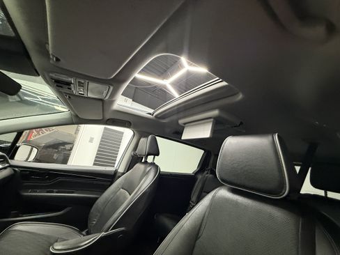 Used 2023 Honda Odyssey Touring image 12