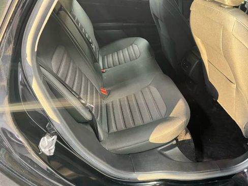 Used 2018 Ford Fusion SE w/ Fusion SE Technology Package image 12