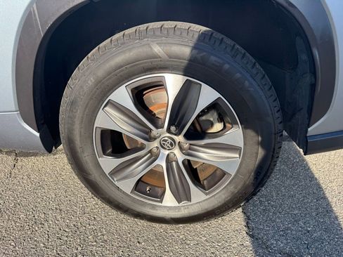 Used 2021 Toyota Highlander XLE image 41