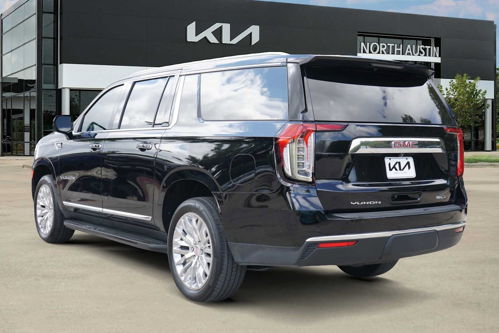 Used 2024 GMC Yukon XL SLT w/ SLT Premium Package AWD/4WD image 4