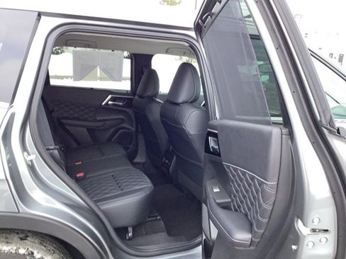 Used 2024 Mitsubishi Outlander SEL image 11