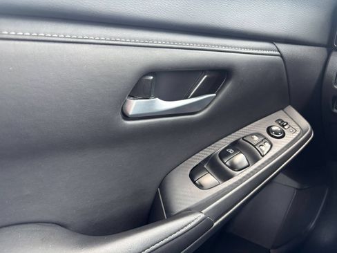 Used 2025 Nissan Sentra SV FWD image 18