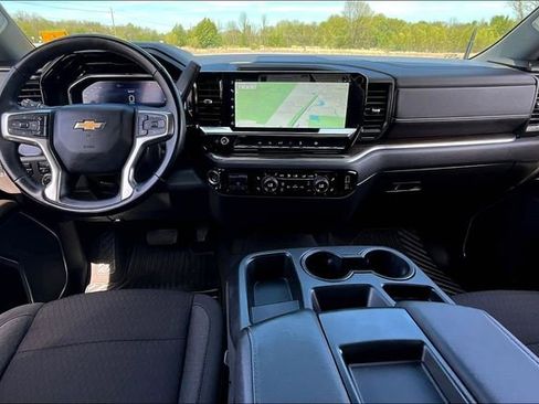 Used 2025 Chevrolet Silverado 1500 LT AWD/4WD image 8