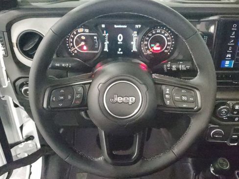 Used 2025 Jeep Wrangler Unlimited Sport AWD/4WD image 27