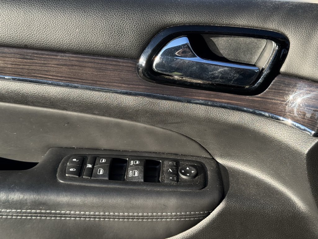 Used 2019 Jeep Grand Cherokee Overland AWD/4WD image 23