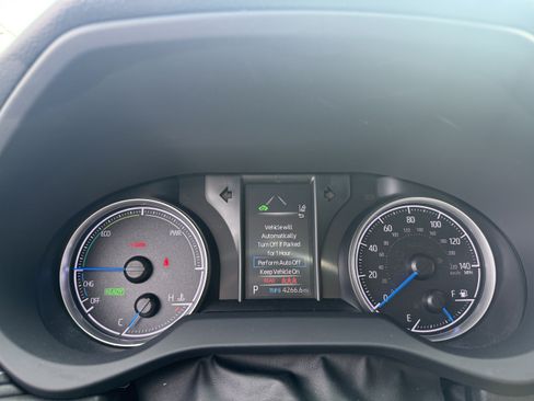 Used 2021 Toyota Venza LE image 21