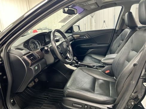 Used 2017 Honda Accord EX-L image 19