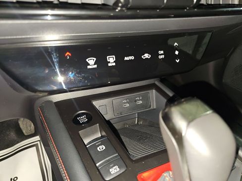 Used 2025 Nissan Kicks SR image 35