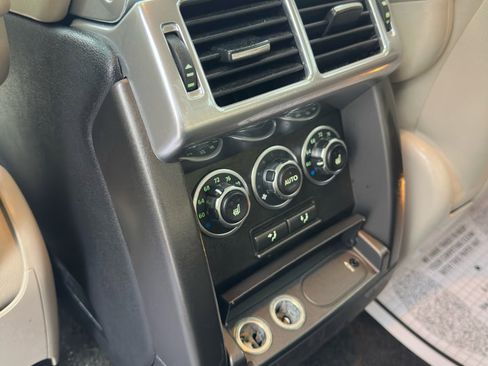 Used 2011 Land Rover Range Rover HSE LUX image 41