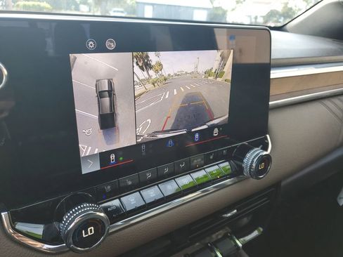 Used 2023 GMC Canyon Denali w/ Denali Black Edition image 30