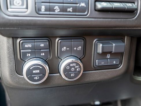 Used 2023 GMC Yukon Denali Ultimate image 15