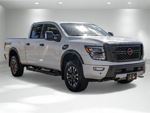 Used 2024 Nissan Titan PRO-4X w/ Pro-4x Convenience Package image 6