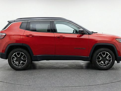 Used 2025 Jeep Compass Trailhawk image 11