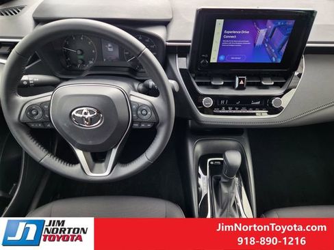 Used 2025 Toyota Corolla SE image 27