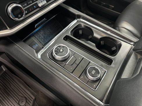 Used 2022 Ford Expedition XLT image 33