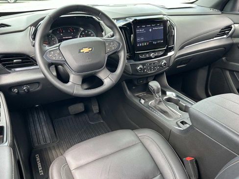 Used 2023 Chevrolet Traverse LT image 19