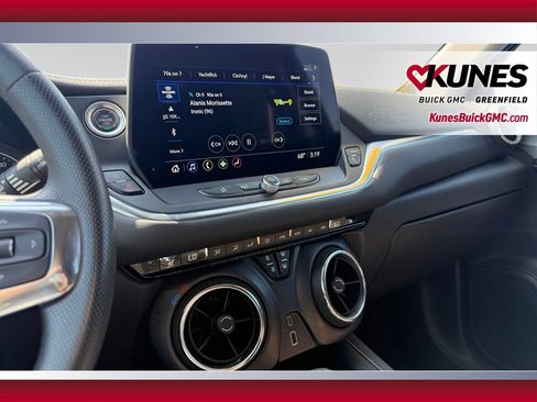 Used 2025 Chevrolet Blazer LT FWD image 15