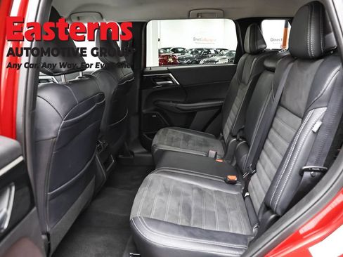 Used 2025 Mitsubishi Outlander SE FWD image 21