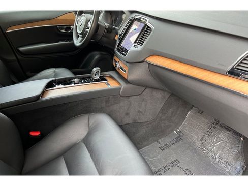 Used 2023 Volvo XC90 B5 Plus image 18