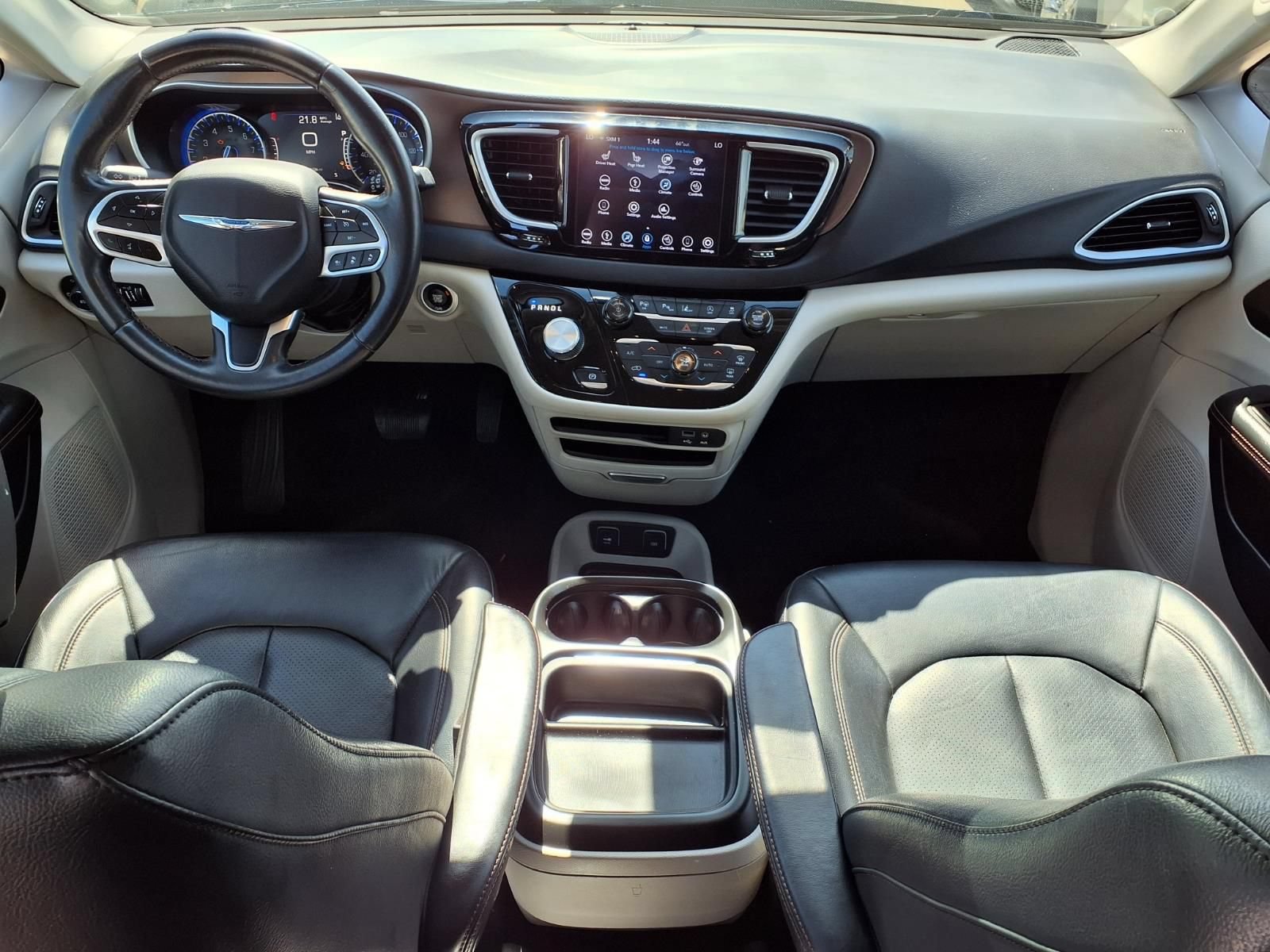 Used 2018 Chrysler Pacifica Touring-L w/ Advanced Safetytec Group FWD image 10
