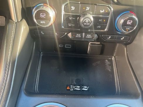 Used 2022 Chevrolet Suburban LT image 18