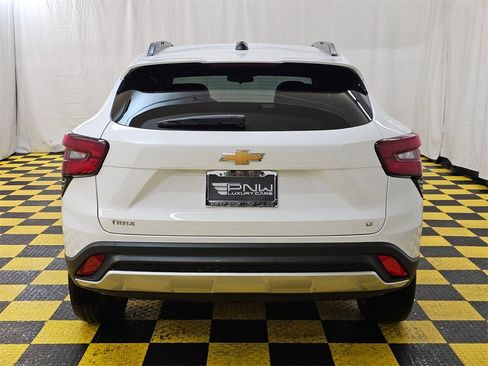 Used 2025 Chevrolet Trax LT image 4