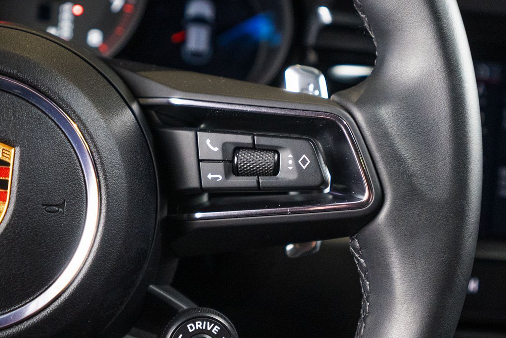 Certified 2025 Porsche Macan AWD/4WD image 34