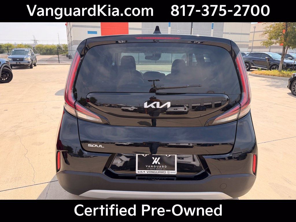 Certified 2023 Kia Soul LX FWD image 3