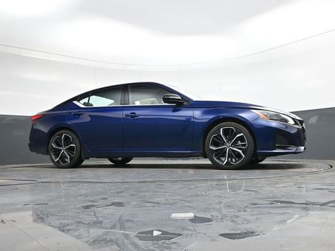 Used 2024 Nissan Altima 2.5 SR image 38