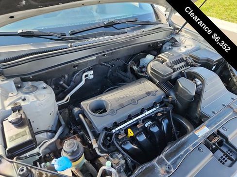 Used 2010 Hyundai Santa Fe GLS image 11