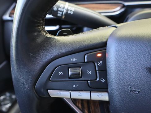 Used 2022 Cadillac Escalade Premium Luxury AWD/4WD image 23
