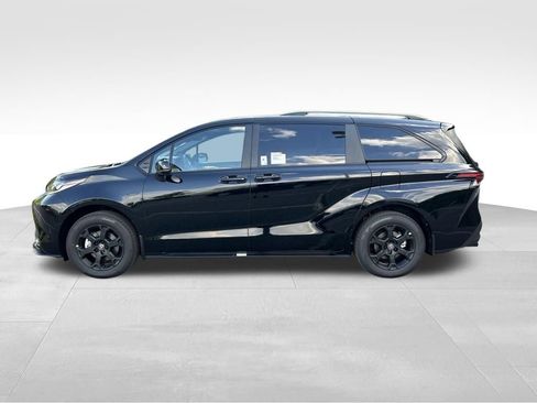 New 2026 Toyota Sienna XLE Woodland Edition AWD/4WD image 2