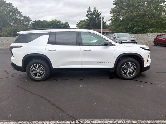 Used 2024 Chevrolet Traverse LT w/ Trailering Package FWD image 5