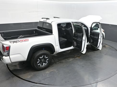 Used 2022 Toyota Tacoma TRD Off-Road w/ Technology Package AWD/4WD image 39