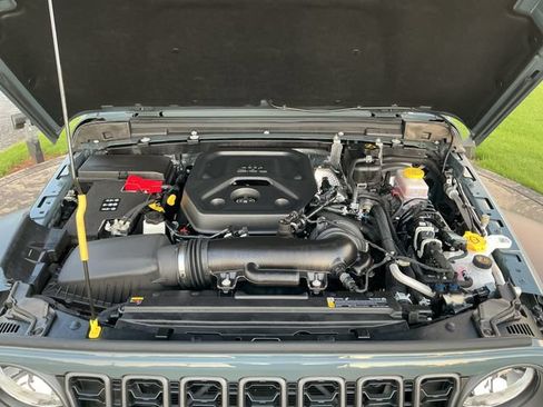 Used 2025 Jeep Wrangler Sport AWD/4WD image 25