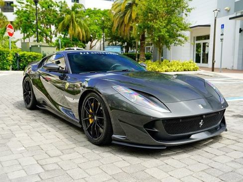 Used 2020 Ferrari 812 Superfast RWD image 41
