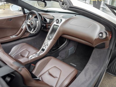 Used 2015 McLaren 650S Spider image 25