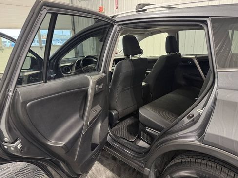 Used 2018 Toyota RAV4 XLE w/ Convenience Package AWD/4WD image 10