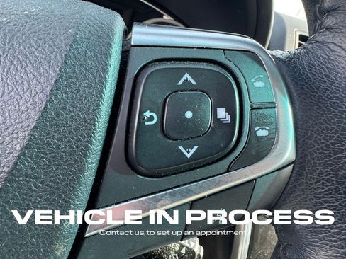 Used 2015 Toyota Camry SE w/ Moonroof Package image 16