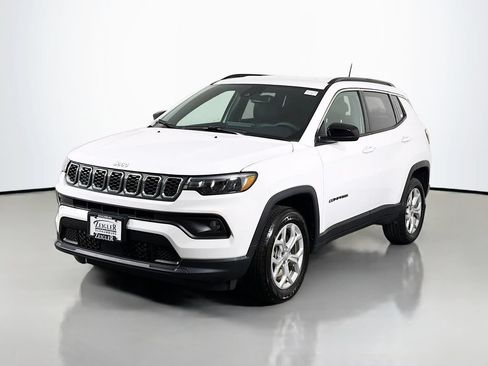 Used 2024 Jeep Compass Latitude AWD/4WD image 3