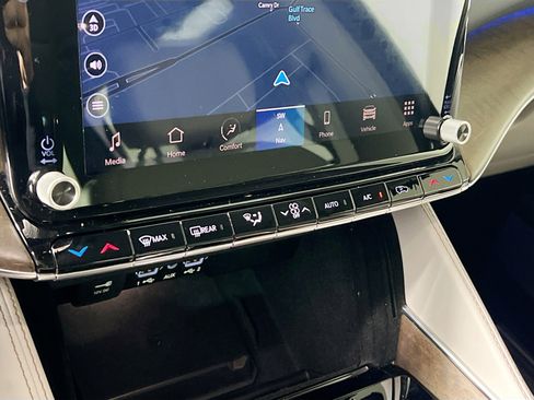 Used 2023 Jeep Grand Wagoneer Base image 25